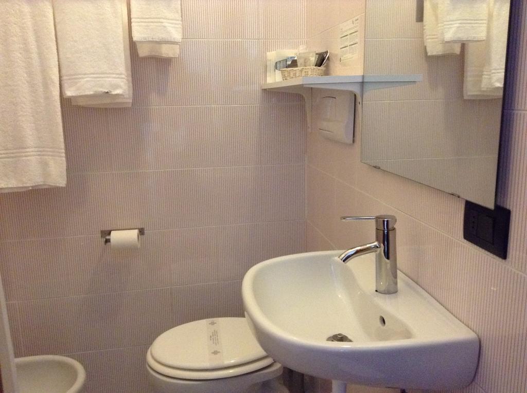 סנטה מרגריטה ליגורה Hotel Flory מראה חיצוני תמונה
