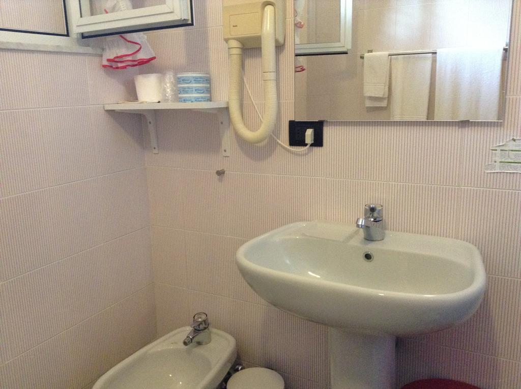 סנטה מרגריטה ליגורה Hotel Flory מראה חיצוני תמונה